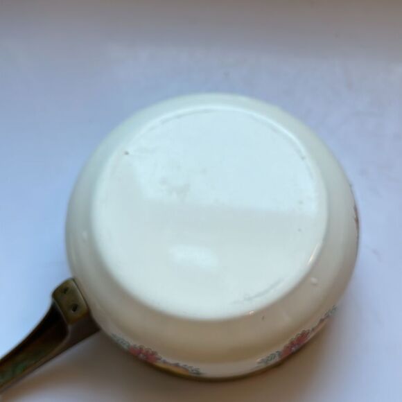 Vintage white enamelware painted floral small saucepan with brass handle - Picture 5 of 8